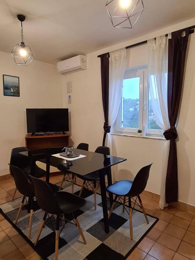 Apartments Solis, 50 M From The Sea - Jakisnica מראה חיצוני תמונה